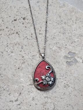 Floral Teardrop Pendant Necklace with Red Stone